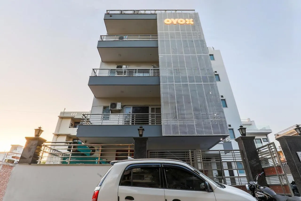 Capital O Hotel All Seasons Near Omaxe Celebration Mall Gurgaon 3*,